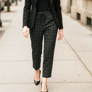 Aritzia Babaton Plaid Pull-On Tapered Ankle Pants Black Gray Size Medium